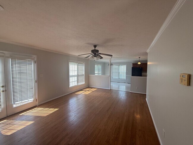 Building Photo - Great Location - Great Neighborhood - Grea...