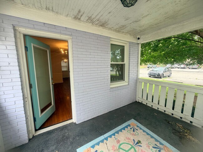 Building Photo - 1552 Sunnyside Dr