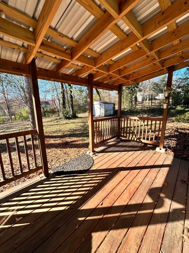 Building Photo - Charming & Spacious 3 Bed | 2 Bath Home | Updated w Large Yard!
