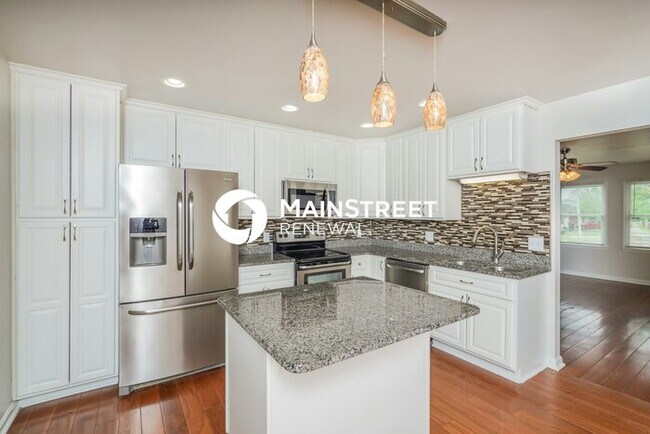 Building Photo - 3 Bedroom Pet-Friendly Home in Nicholasvil...