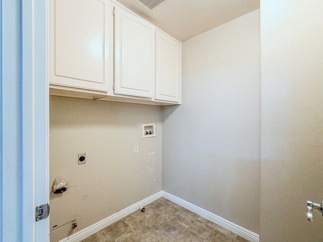 Building Photo - 818 Navigator Way