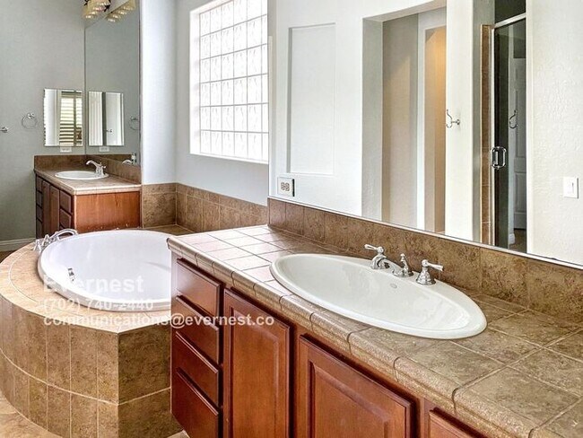 Building Photo - Stunning 5-Bedroom Home with Fireplace and...