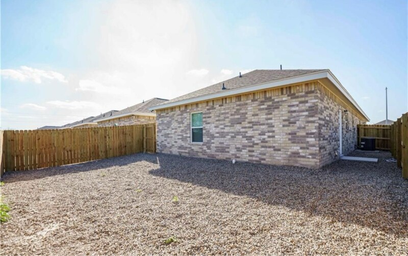 Building Photo - 4906 N Hiawatha Dr