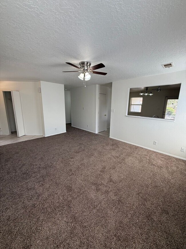 Building Photo - 629 Santa Fe Meadows Dr NE