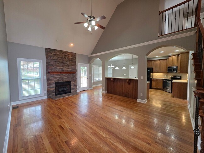 Building Photo - Holiday SPECIAL!! $500 OFF Your Move-In Co...