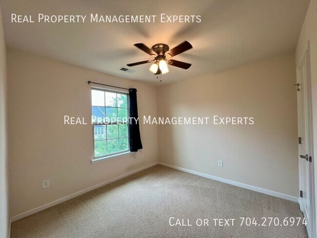Building Photo - 4019 Zilker Park Dr