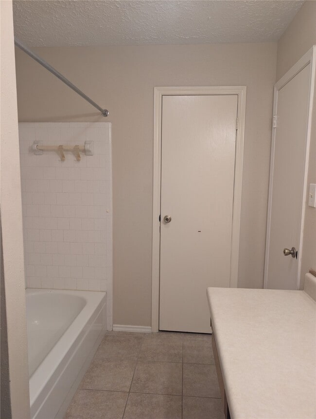 Building Photo - 5102 Fox Hollow Blvd