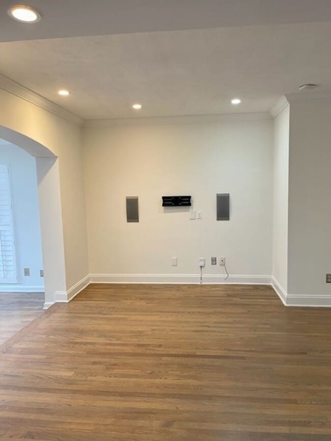 Building Photo - Pristine Cotswold Ranch for Lease!