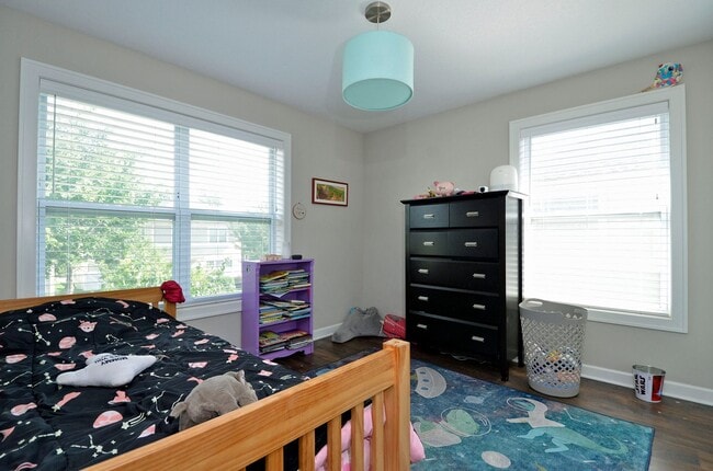 Building Photo - Beautiful 4-Bed 3-Bath Home in Minneapolis - Available 9/10!