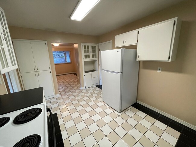 Building Photo - Johnson Duplex Apartments