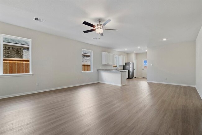 Building Photo - 1023 Whispering Winds Dr