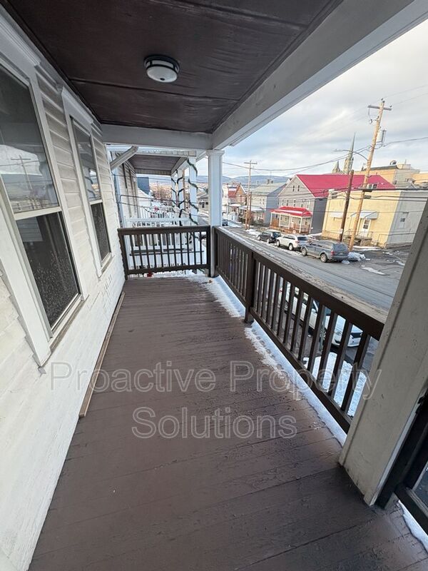 Building Photo - 532 Alder St