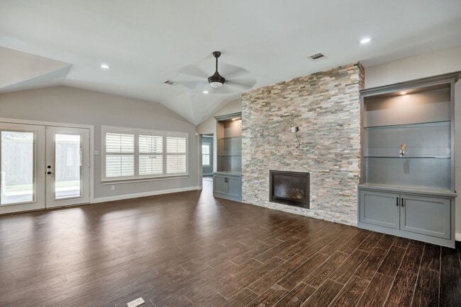 Building Photo - 831 Bradwell Dr