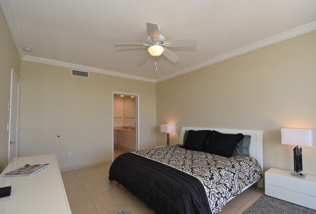 Building Photo - 707 Crandon Blvd