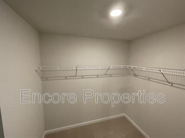 Building Photo - 800 Bellewood Gardens Dr
