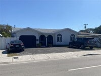 Building Photo - 3251 SW 67th Ave