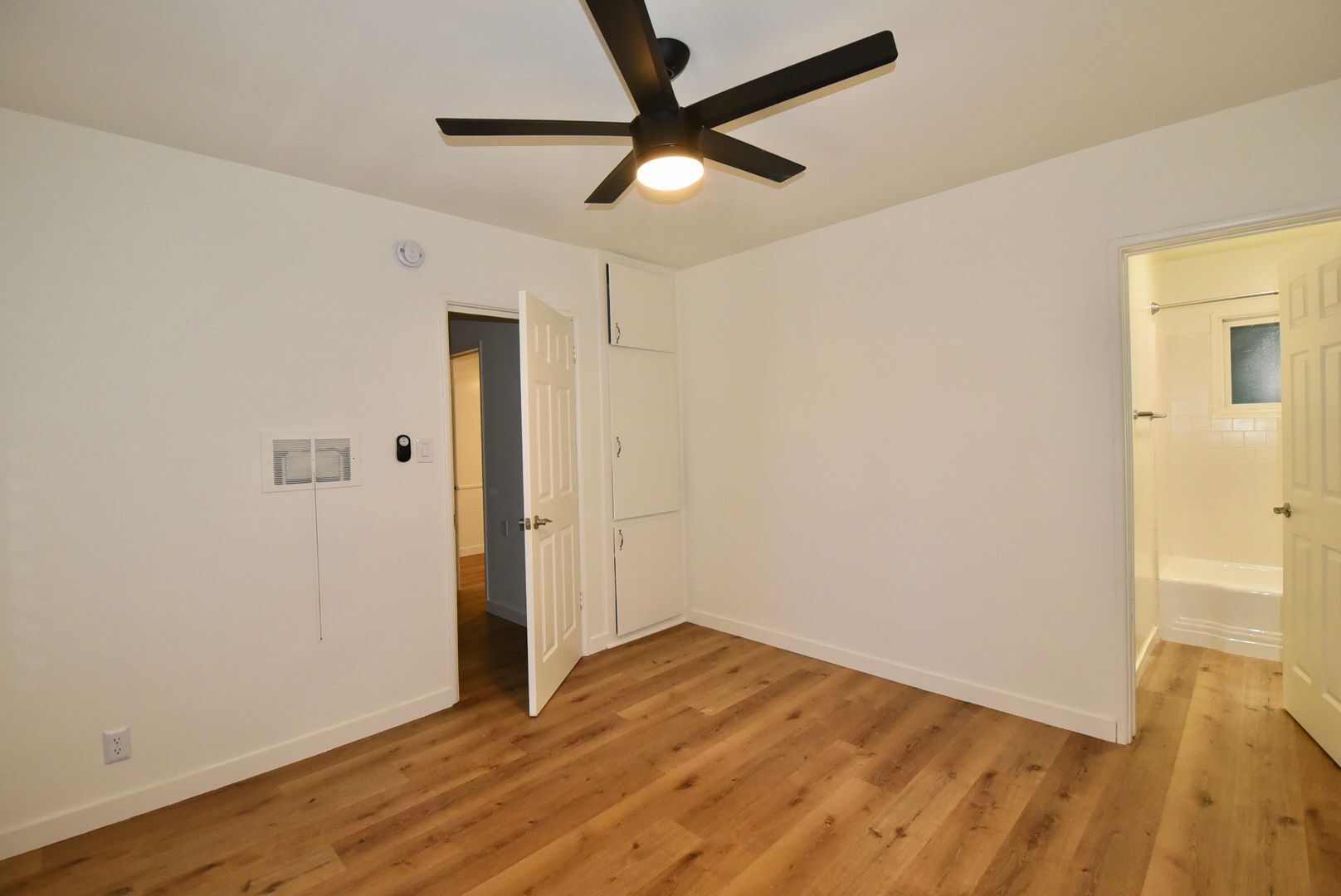 Building Photo - 4413 Tujunga Ave