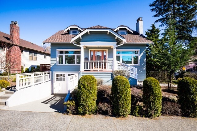 Building Photo - Spacious Home with that Classic Seattle Charm!