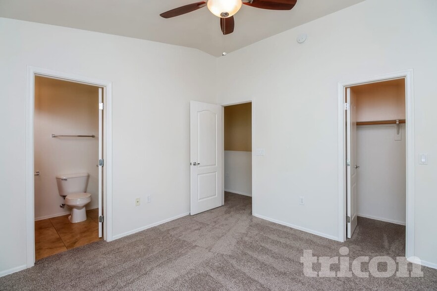 Building Photo - 1350 S Greenfield Rd