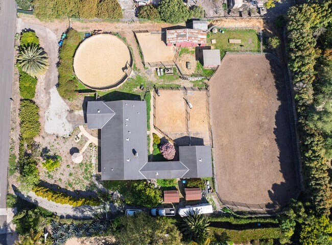 Building Photo - Discover Your Dream Sanctuary at Braemar Ranch, Yankee Farm!