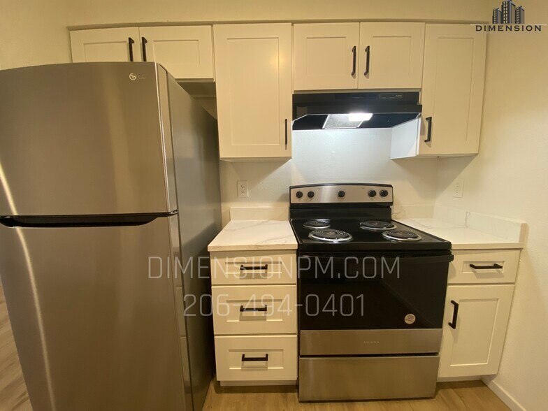 Building Photo - 102 Tacoma Blvd S