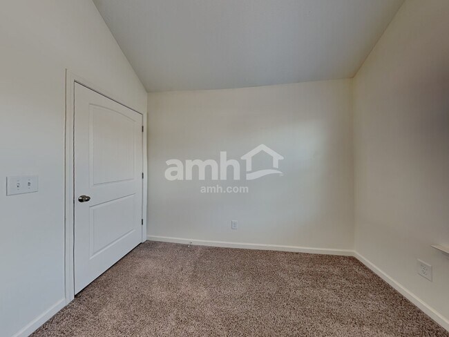 Building Photo - 123 Farmbrook Ct