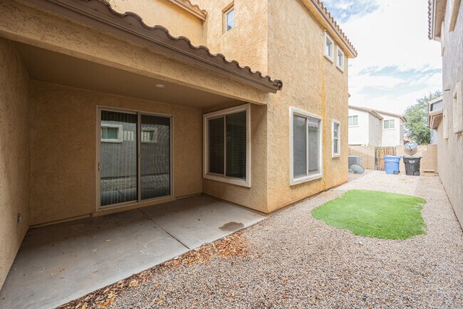 Building Photo - 3314 E Sheffield Rd