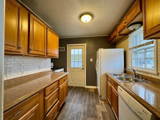 Building Photo - Newly Renovated 3 Separate Dwelling property in Denver! Available NOW