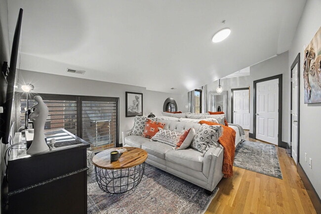 Building Photo - 261 S Limestone