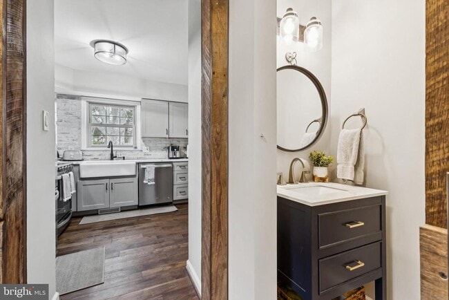 Building Photo - 215 Commons Dr NW