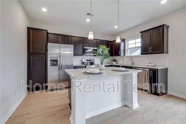 Building Photo - 113 Fenway St