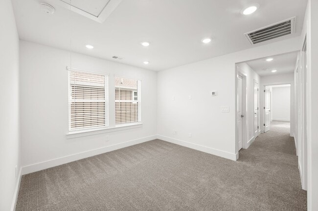 Building Photo - 3040 Poplar Farms Dr