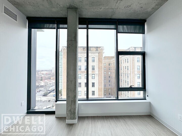 Building Photo - 4505 N Sheridan Rd