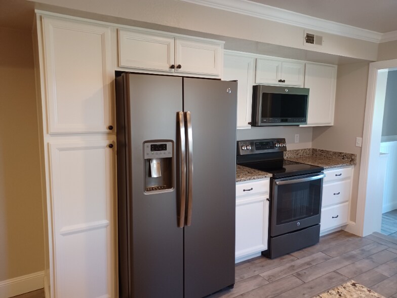 Building Photo - 1137 Heather Cir