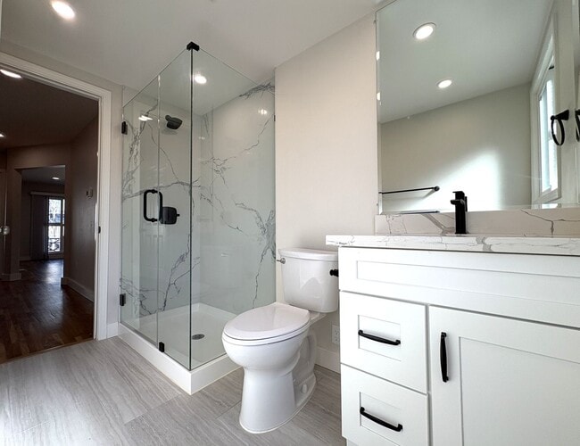 Building Photo - 1327-1329 Judah Street