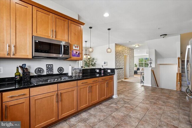 Building Photo - 43610 Hampshire Crossing Square