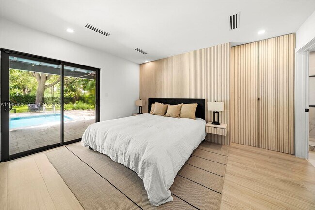 Building Photo - 15121 SW 69th Ct