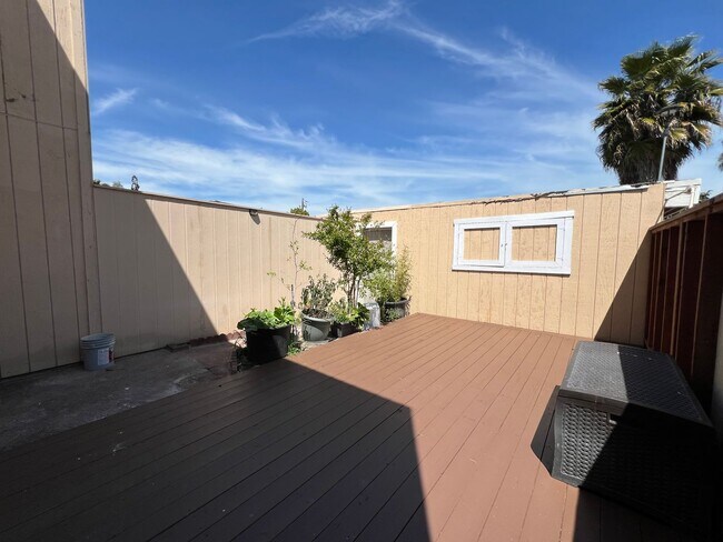 Building Photo - 2188 Luz Ave
