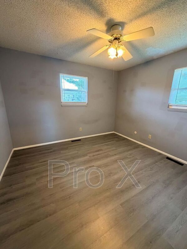 Building Photo - 3833 College View Dr