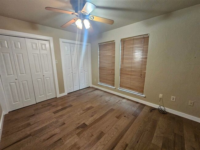 Building Photo - 2309 NE Turtle Creek Dr