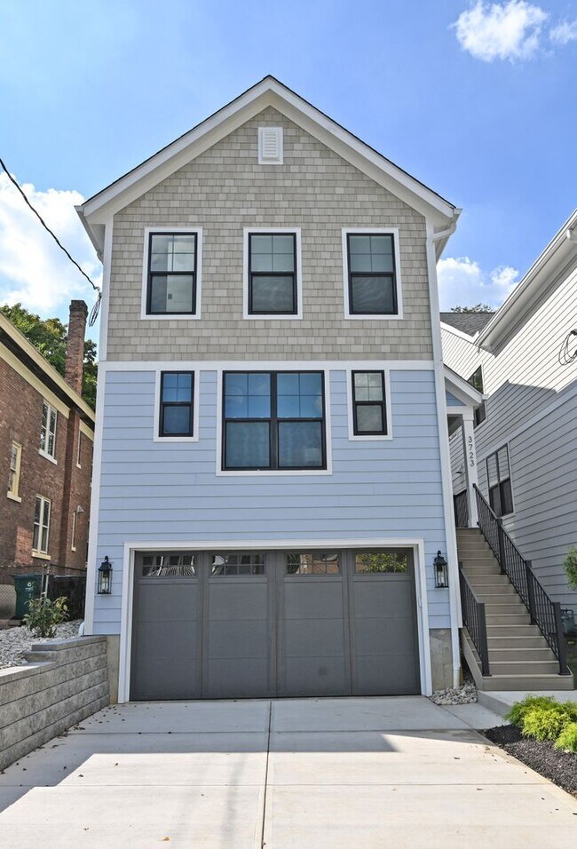 Building Photo - Gorgeous new construction on one of Oakley...