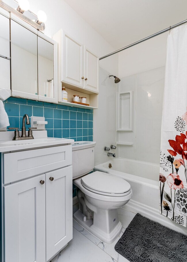 Building Photo - 660 Graham Rd