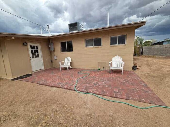 Building Photo - FOR RENT