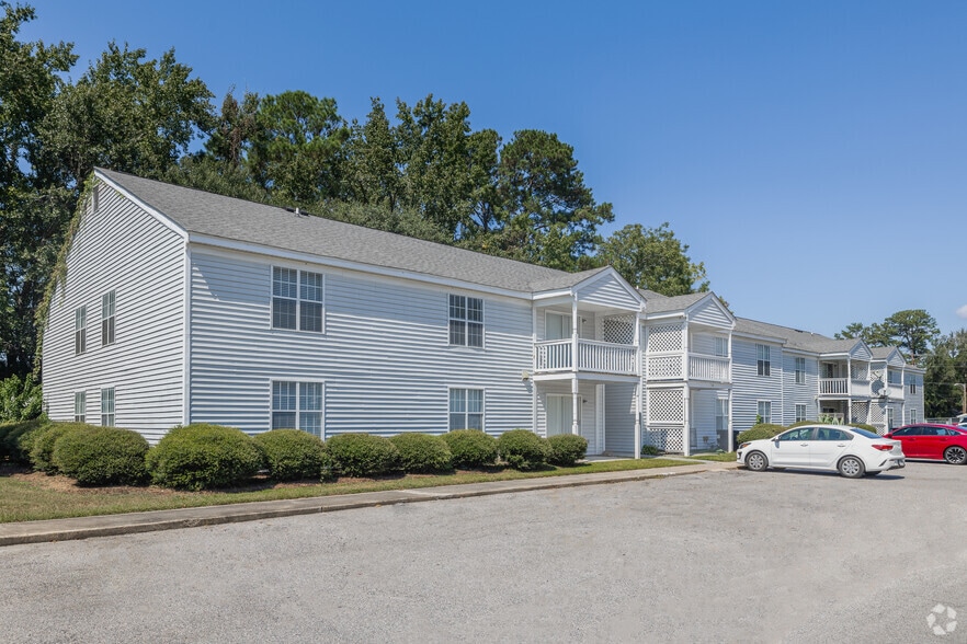 Primary Photo - Four Oaks Apartments