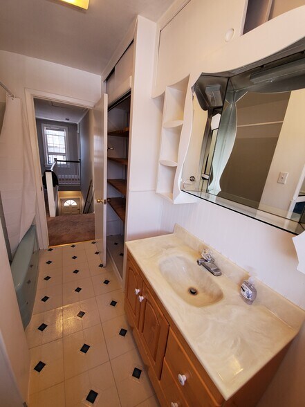 Building Photo - 396 W Clements Bridge Rd