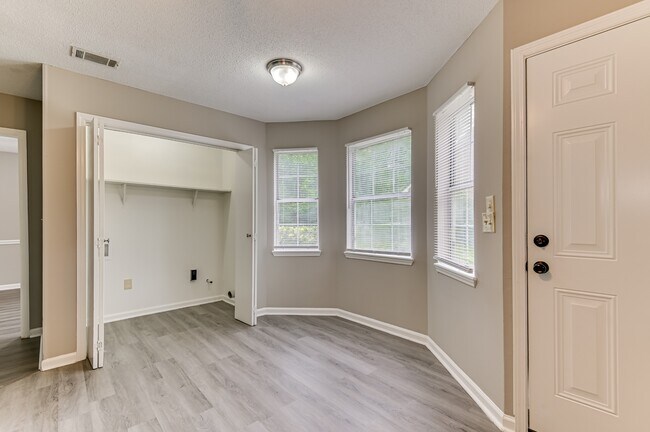 Building Photo - 2960 Glenn Hills Dr