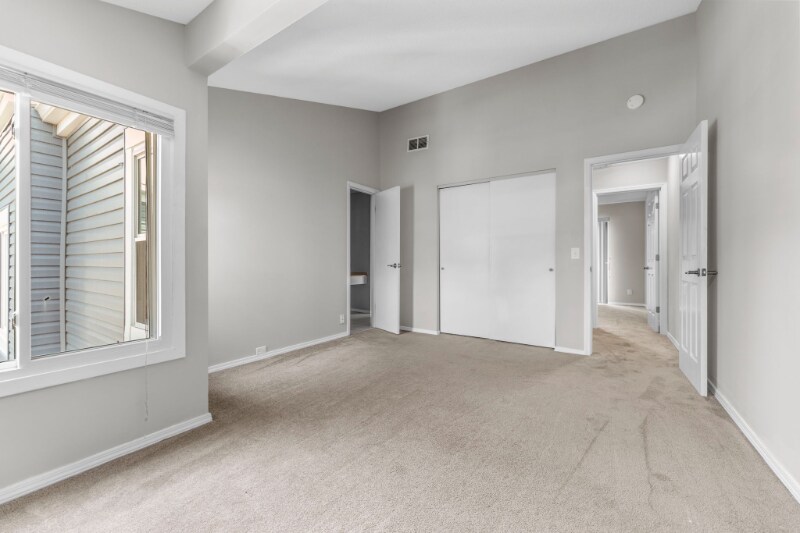 Building Photo - 1013 Fairways Dr