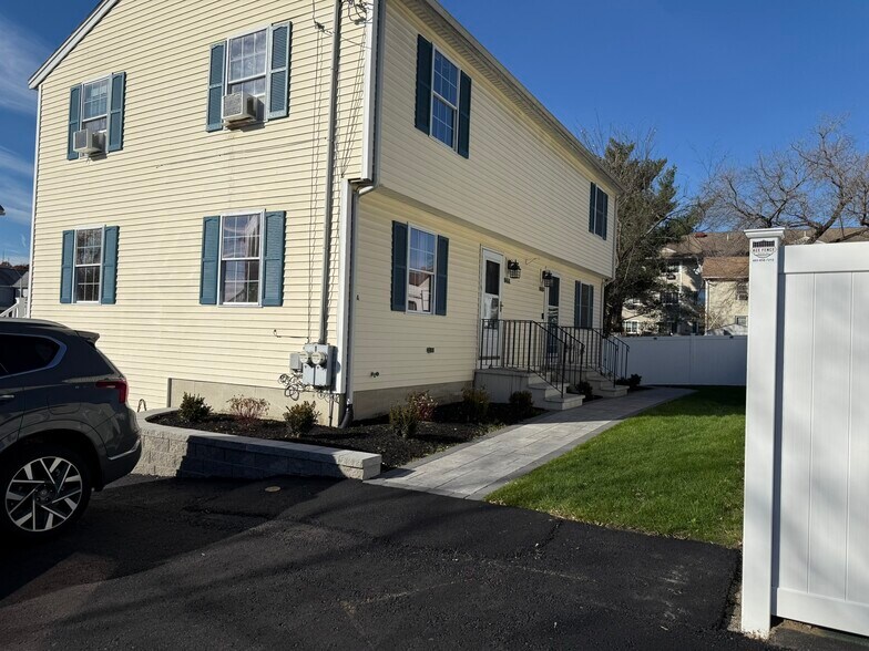 Front of House - 86 Central St