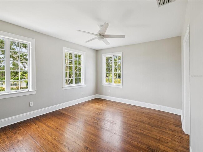 Building Photo - 456 Gardenia St