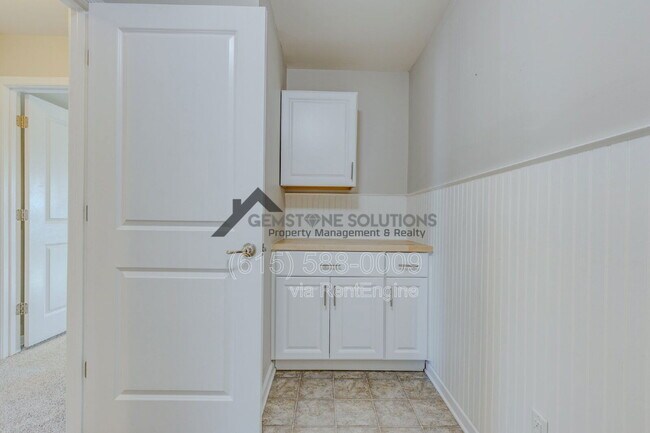 Building Photo - 2704 Orleans Dr